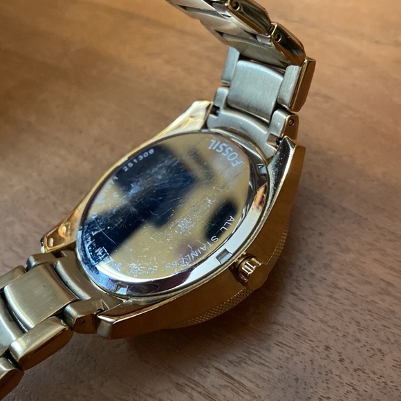 Gold Fossil Watch - Picture 8 of 9